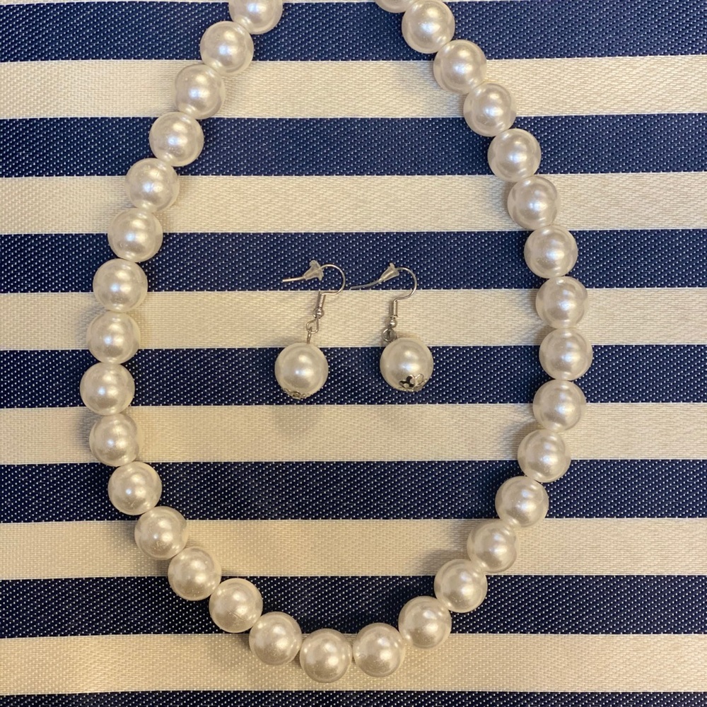 14 mm faux white pearls 20” necklace w/ earrings